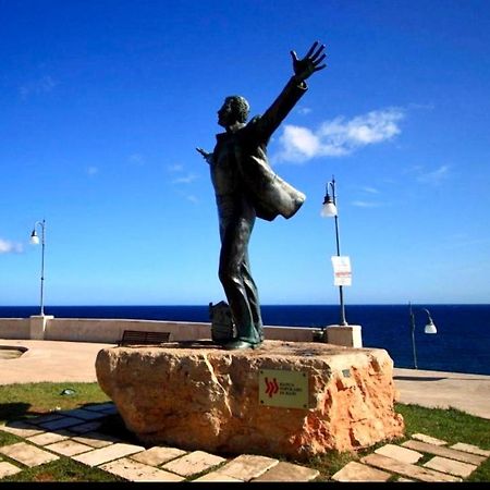Polignano A Mare: Sulla Piazza Di Domenico Modugno Villa Екстериор снимка